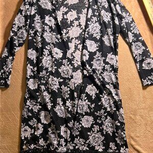 One A Women Medium Black White Floral Knit Lace Long Sleeve Open Front Cardigan‎